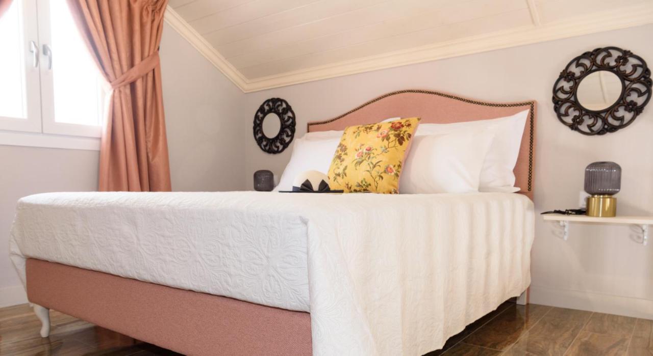 ניאה מודאניה Nafsika Suites (Adults Only) מראה חיצוני תמונה